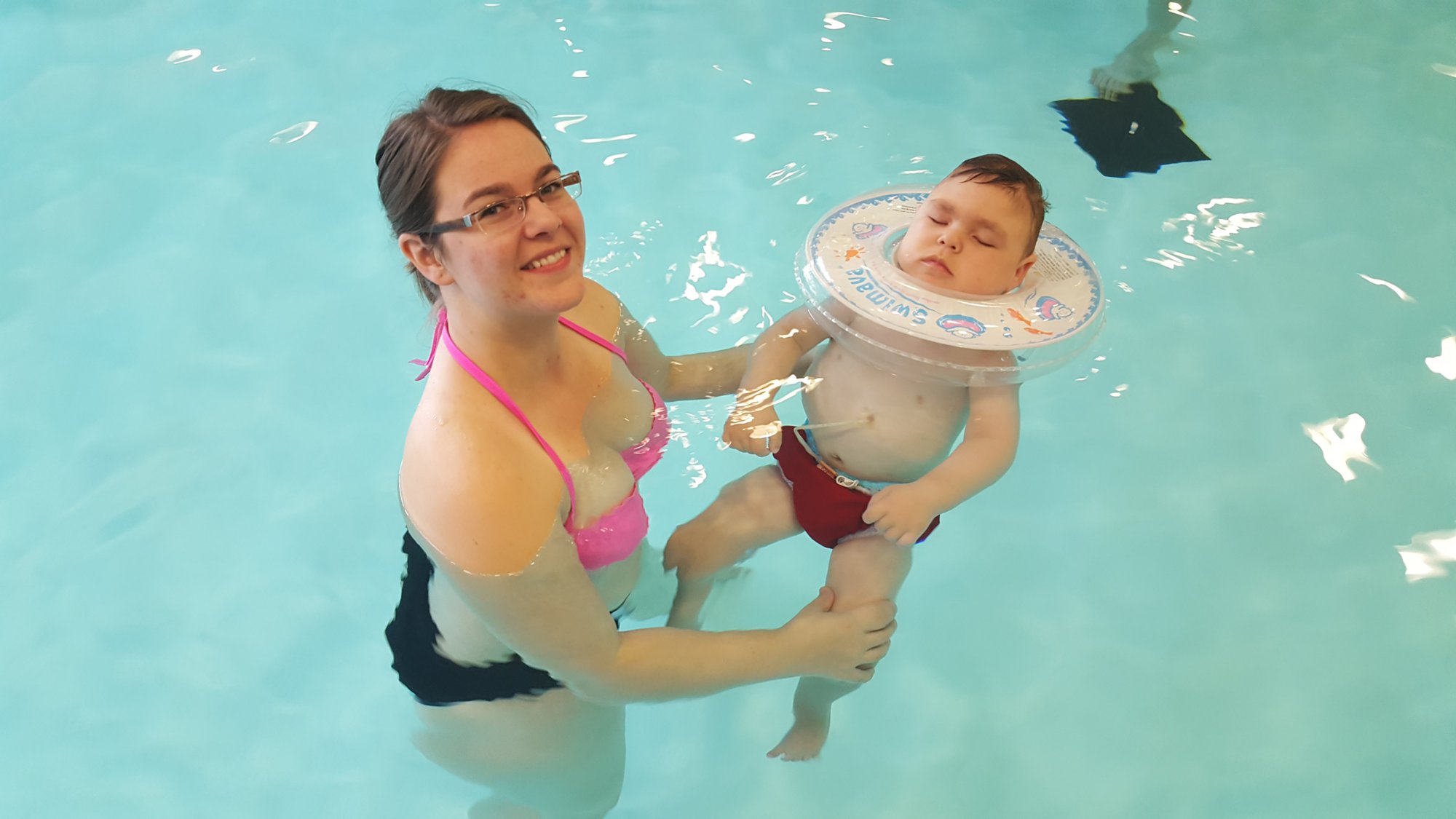 Félip and Robyn in the pool at the hospital