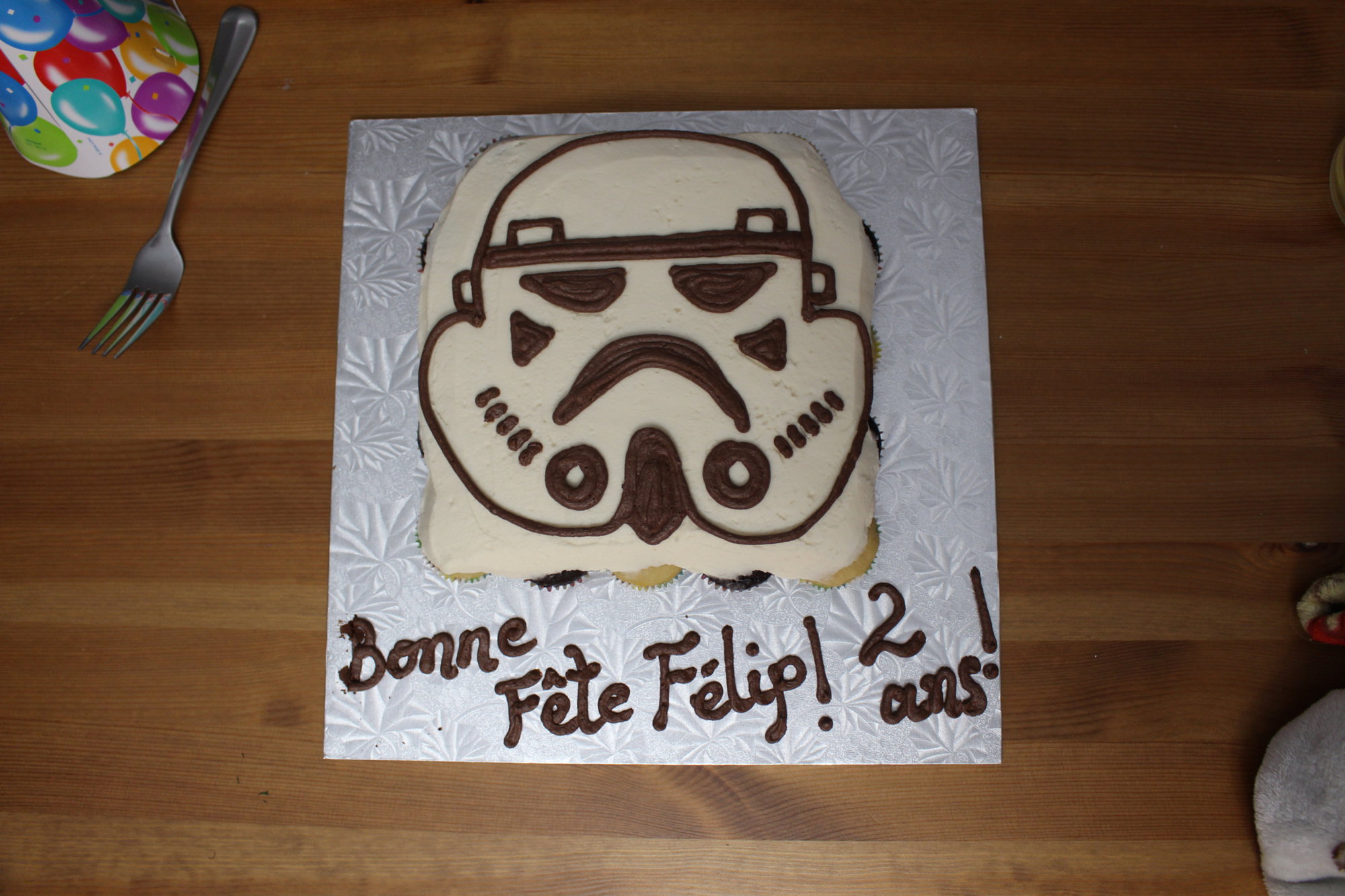 Félip's birthday cake, a storm trooper helmet